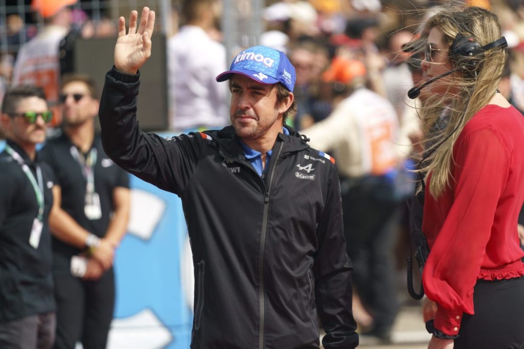 Sanción de la FIA a Alonso por correr sin un retrovisor