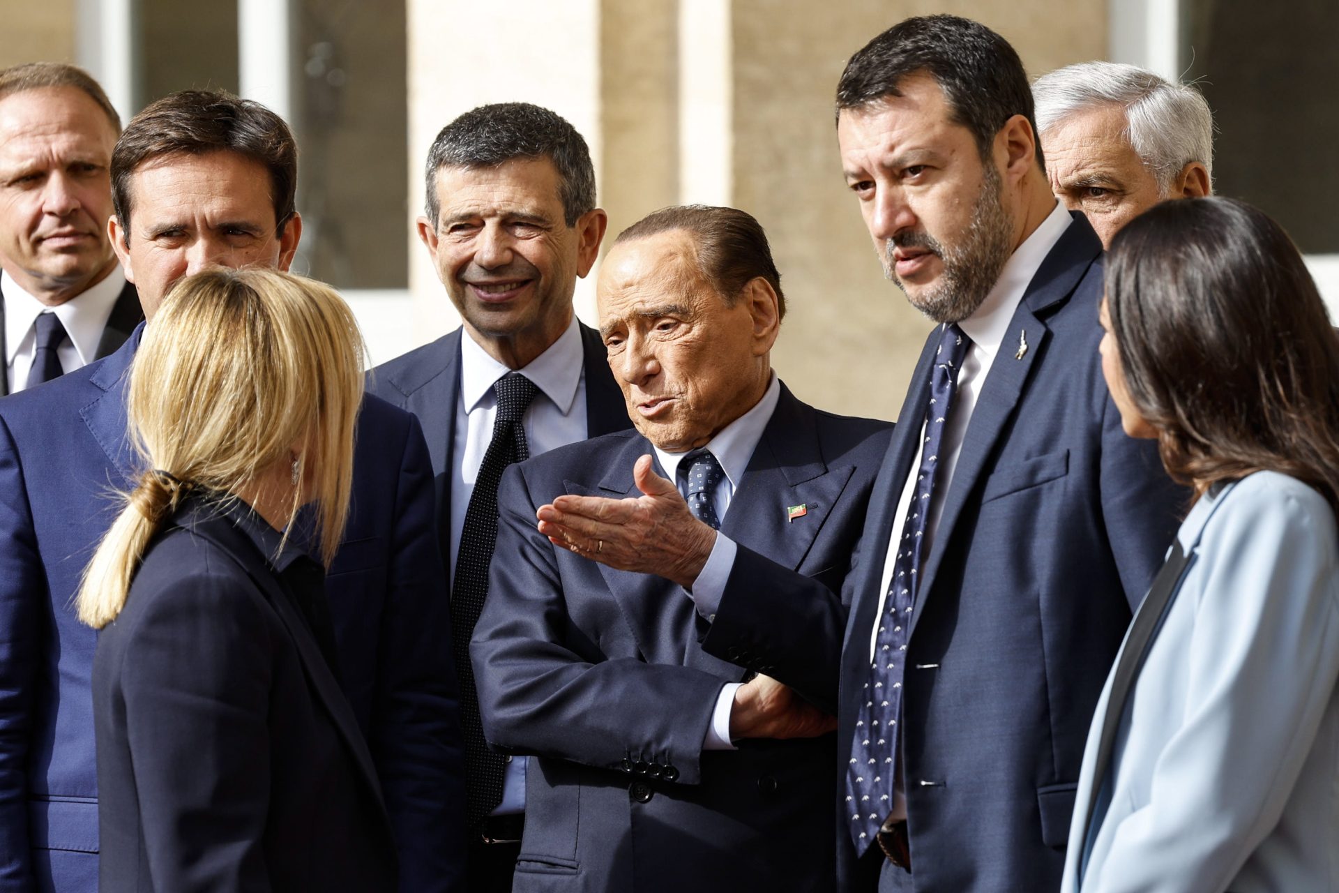 El otro logro de Meloni: callar a Berlusconi