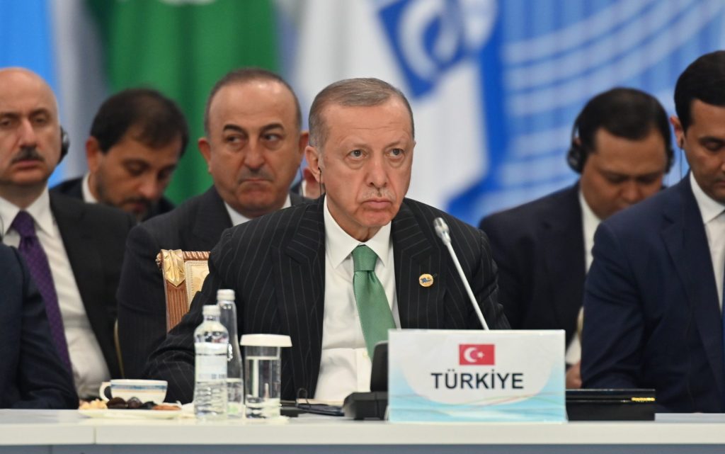  El presidente turco Recep Tayyip Erdogan en la cumbre de la Conferencia de Interacción y Medidas de Confianza en Asia (CICA) celebrada este jueves en Astaná. 
