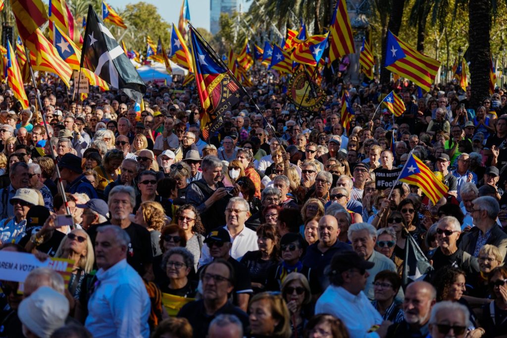 El presidente de la Generalitat llama a la unidad en torno a su propuesta para lograr un referéndum