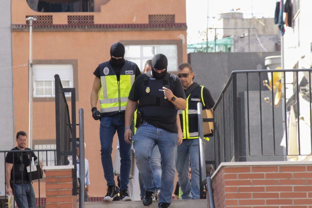 Operativo policial en la barriada del Príncipe de Ceuta tras el asesinato de un militar de 37 años.