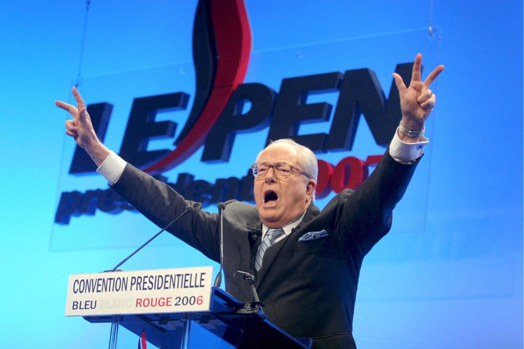 El líder ultraderechista del Frente Nacional, Jean Marie Le Pen, en la convención nacional de su partido, en Le Bourget, Francia, en 2006