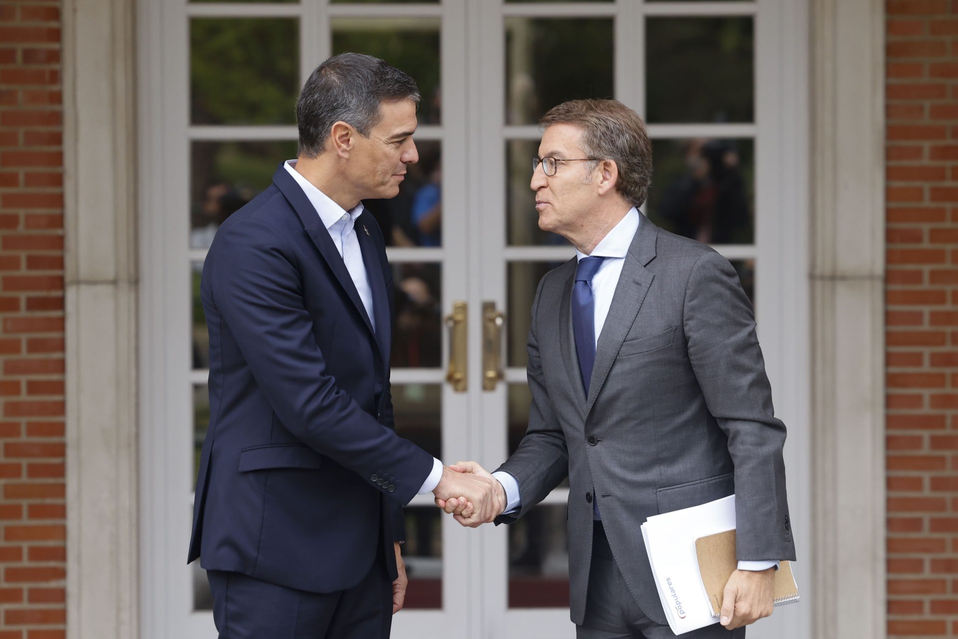 El presidente del Gobierno, Pedro Sánchez se reúne hoy con el líder de la oposición, Alberto Núñez Feijóo, hoy en la Moncloa
