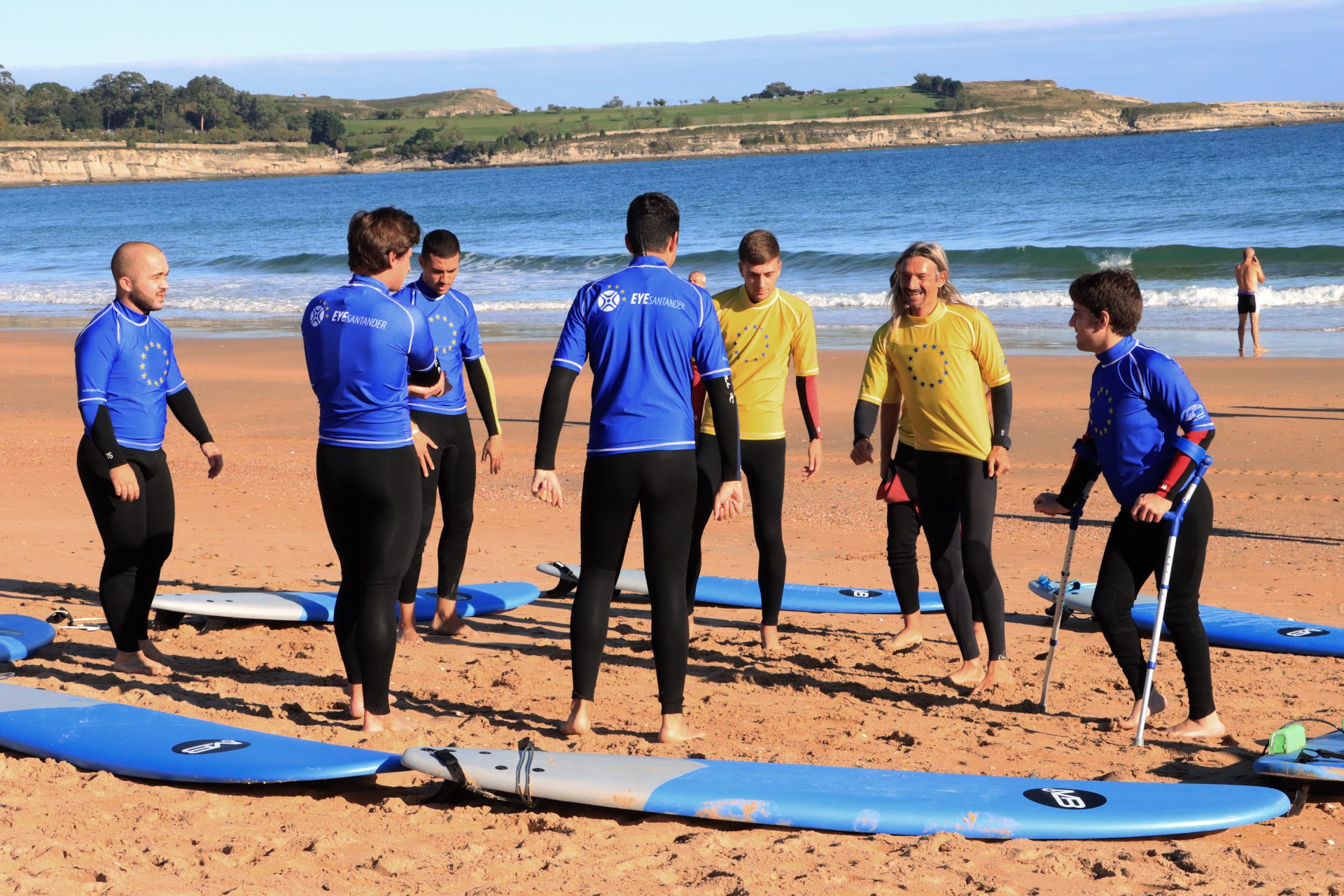 Jóvenes europeos surfean en Santander por la inclusión en el deporte thumbnail