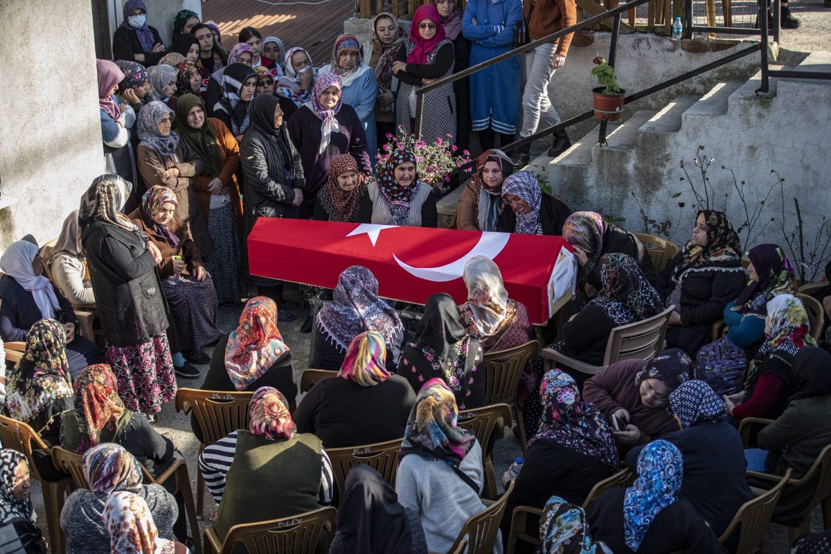 Funeral de una de las víctimas del accidente en una mina en Turquía.