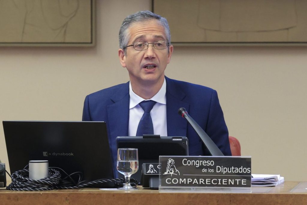 El gobernador del Banco de España, Pablo Hernández de Cos, comparece este lunes en la Comisión de Presupuestos del Congreso