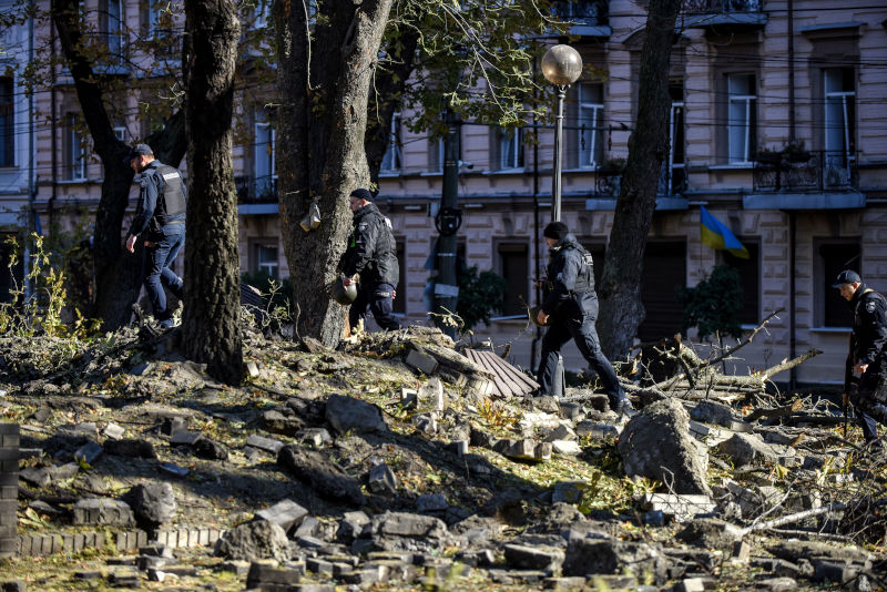 Calles destrozadas en Kiev por los ataques de Rusia a Ucrania