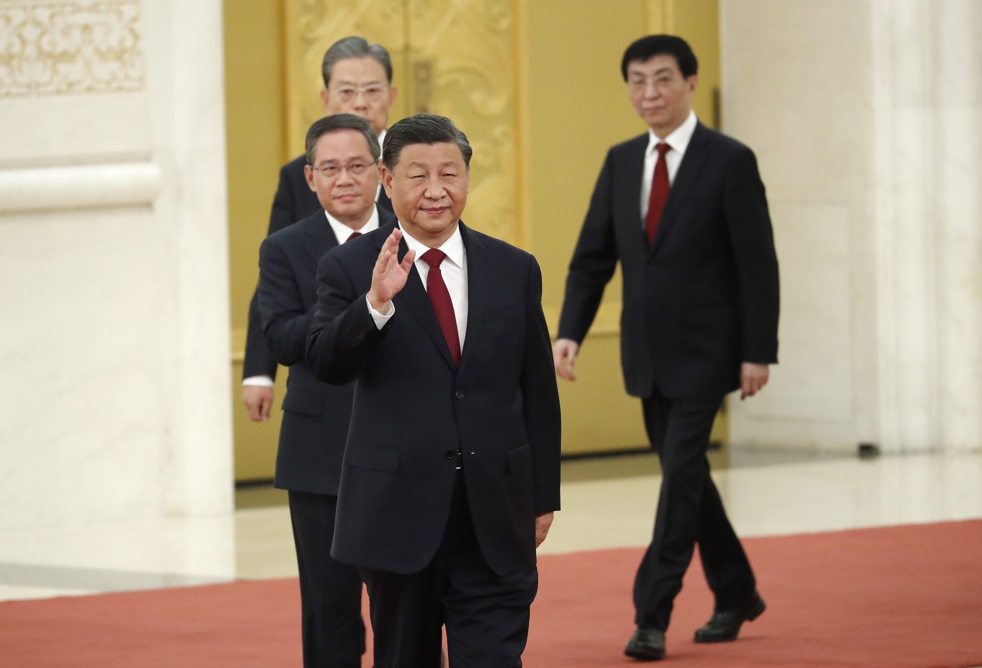 El presidente chino presenta a la nueva cúpula, en la que sus fieles copan todo el poder