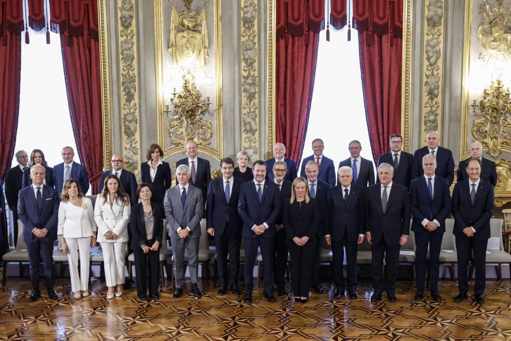 La ultraderechista Giorgia Meloni jura como primera ministra de Italia