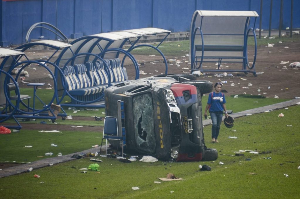 Violencia y muertos en un partido de fútbol en Indonesia