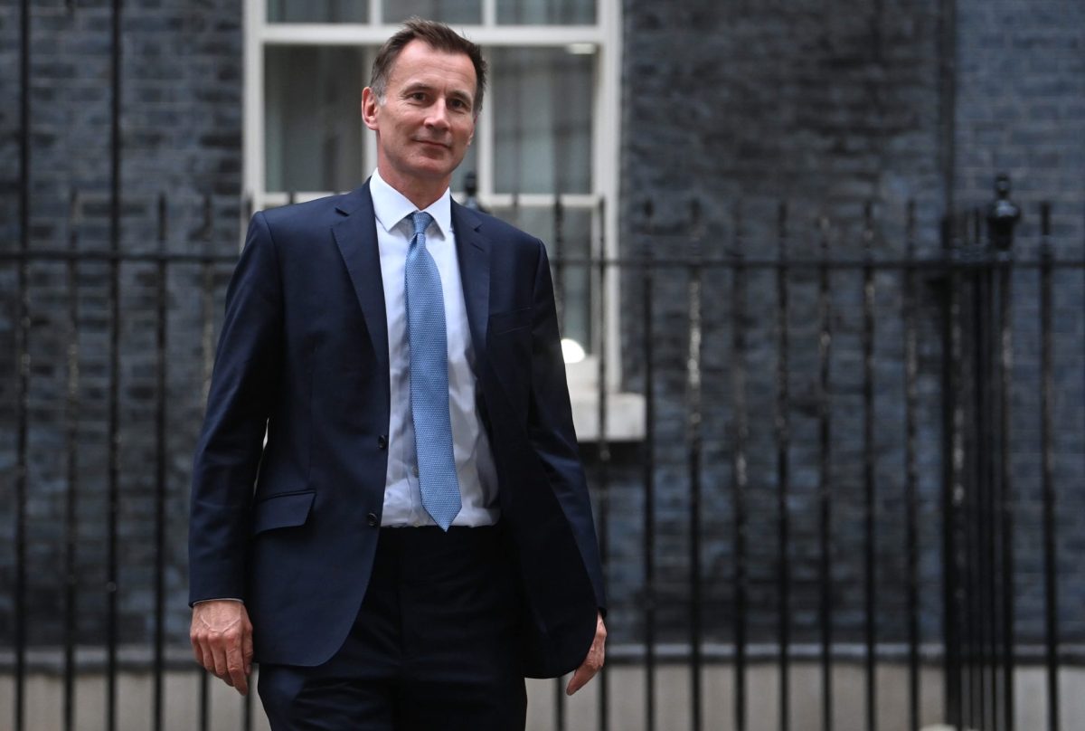 El nuevo ministro de Economía de Reino Unido acepta "errores" en el plan fiscal