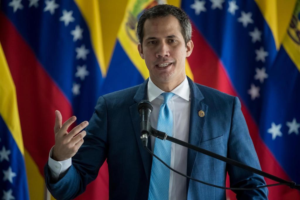 Fotografía de archivo que muestra a Juan Guaidó, mientras ofrece declaraciones en Caracas (Venezuela). EFE/Miguel Gutiérrez
