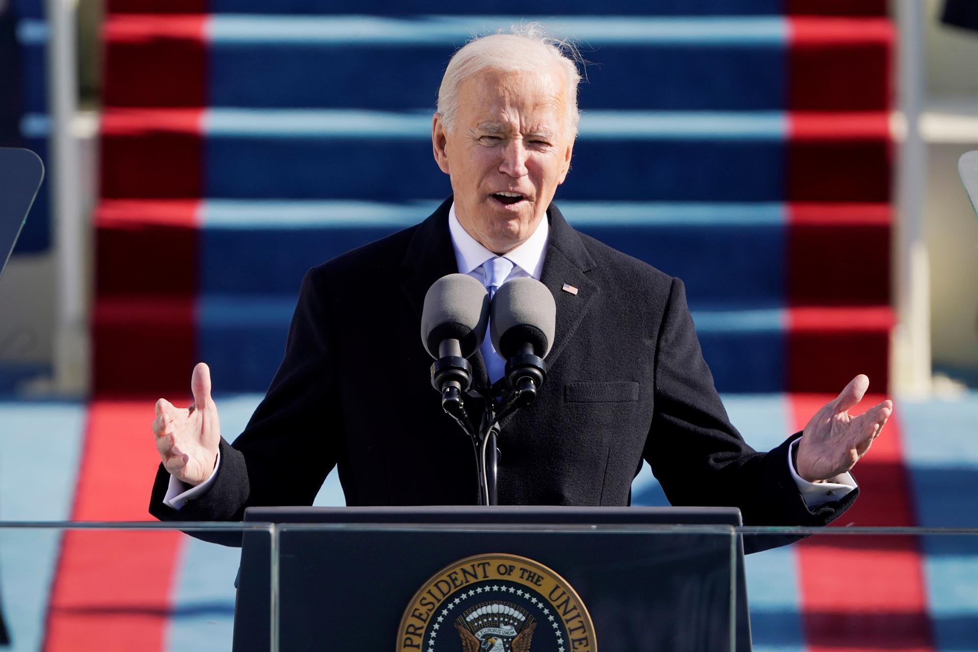 Fotografía de archivo fechada el 20 de enero de 2021 del presidente de Estados Unidos, Joe Biden, mientras ofrece su primer discurso tras jurar a su cargo durante una ceremonia, en Washington (EE.UU.). EFE/Patrick Semansky/Pool