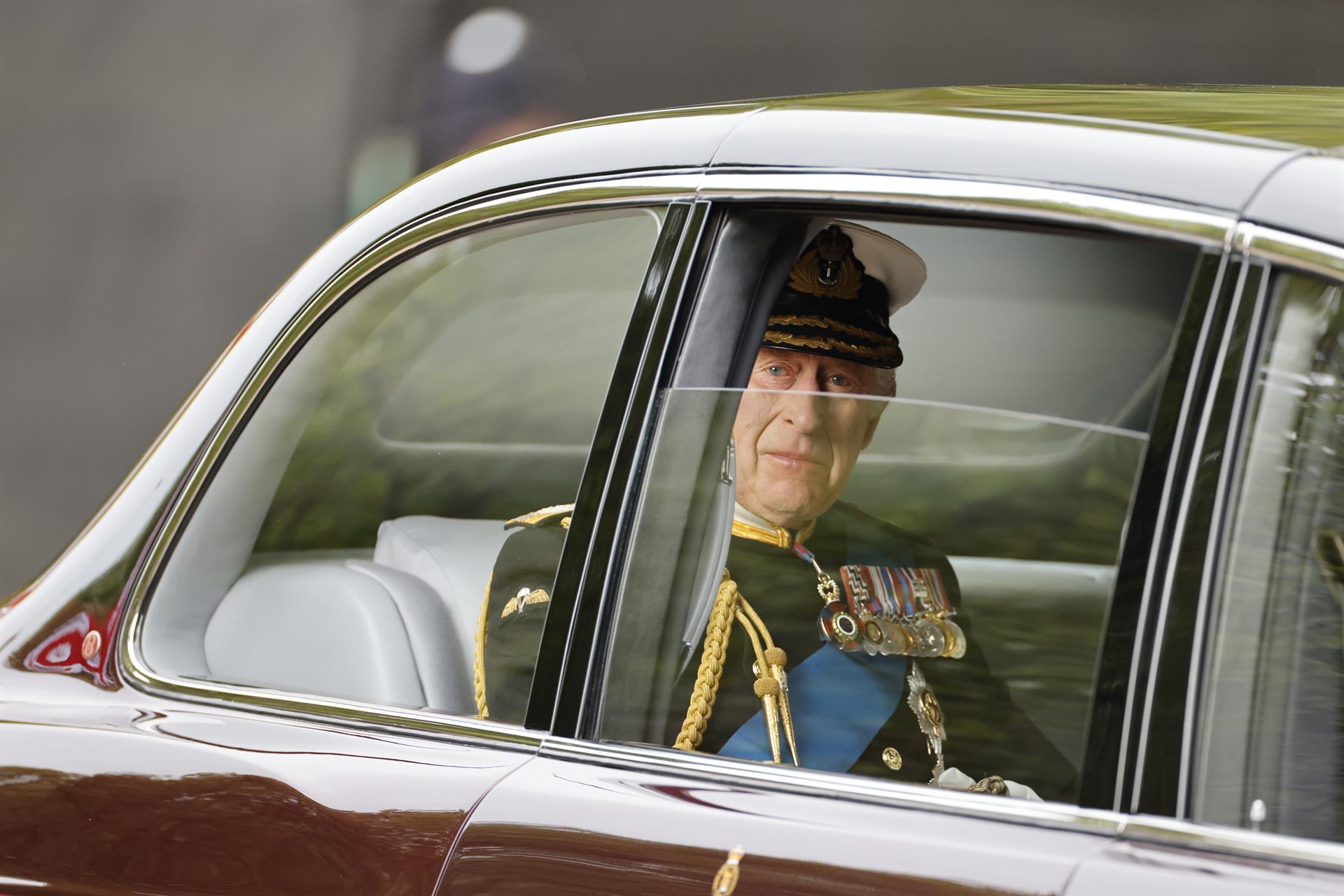 El rey Carlos III se dirige al funeral de estado de la reina Isabel II en Londres el pasado 19 de septiembre. EFE/EPA/TOLGA AKMEN