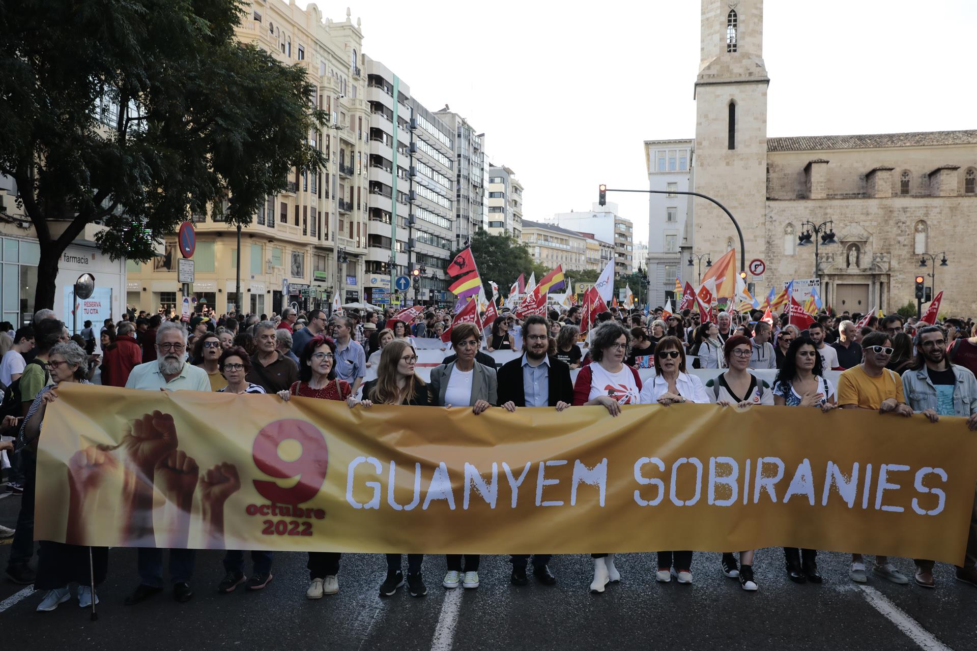Cabecera de la manifestación convocada por la Comisión 9 d'Octubre con motivo del Día de la Comunitat Valenciana. EFE/ Ana Escobar