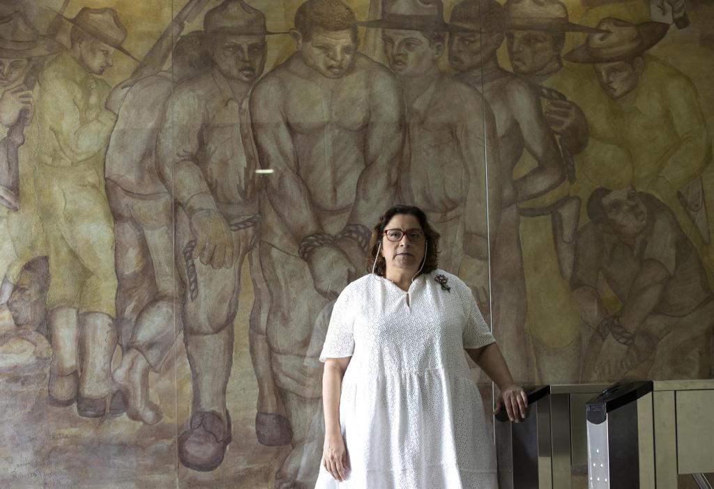 La directora del Museo Memorial de la Resistencia Dominicana (MMRD), Luisa de Peña, posa durante una entrevista con EFE, el 28 de septiembre de 2022, en Santo Domingo (R.Dominicana). EFE/Orlando Barría
