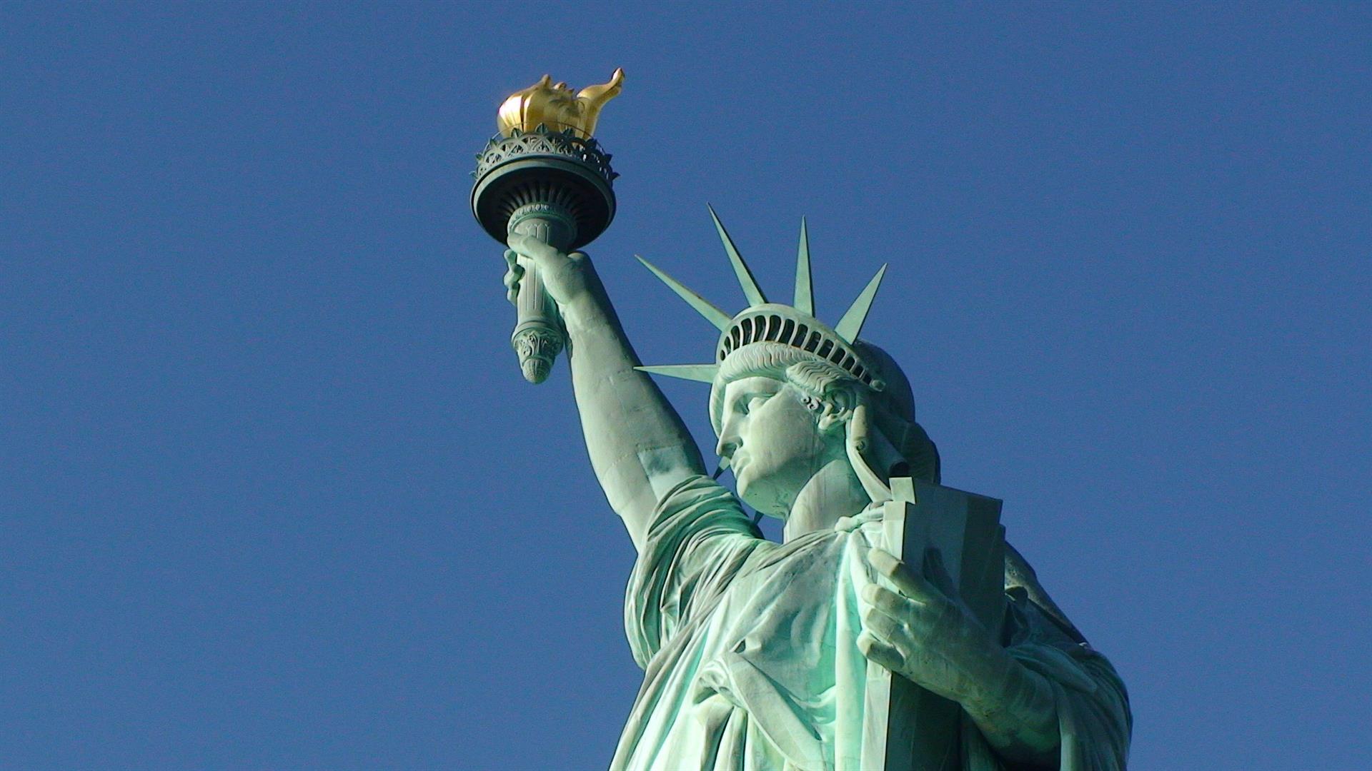 Fotografía de archivo donde se muestra un detalle de la cabeza con la corona de la Estatua de la Libertad en Nueva York (EE.UU.). EFE/ Andrés Iamartino