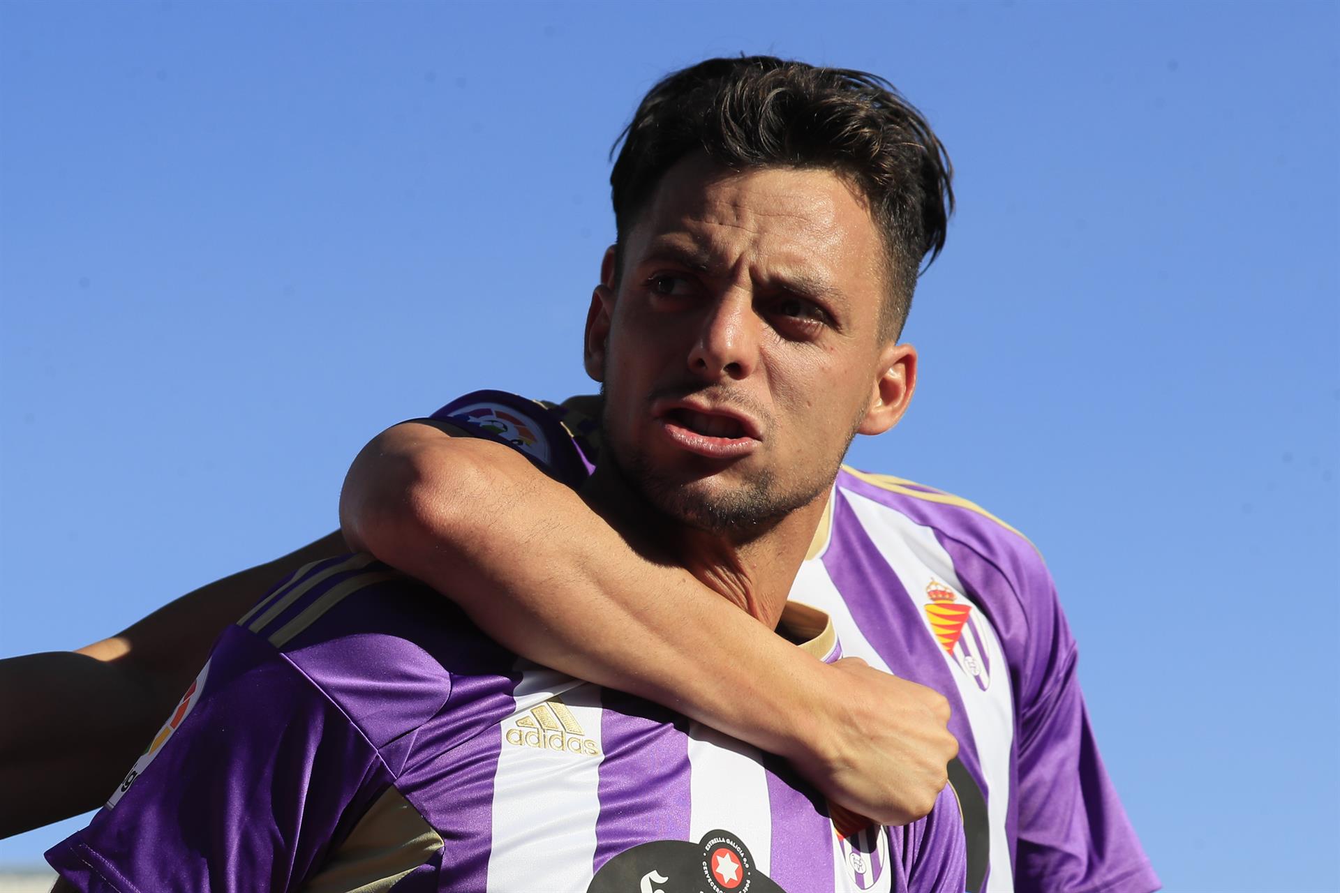 El delantero del Valladolid Óscar Plano, celebra su gol contra el Getafe, durante el partido de la jornada 7 de LaLiga Santander en el Coliseum Alfonso Pérez de Getafe.- EFE/Fernando Alvarado
