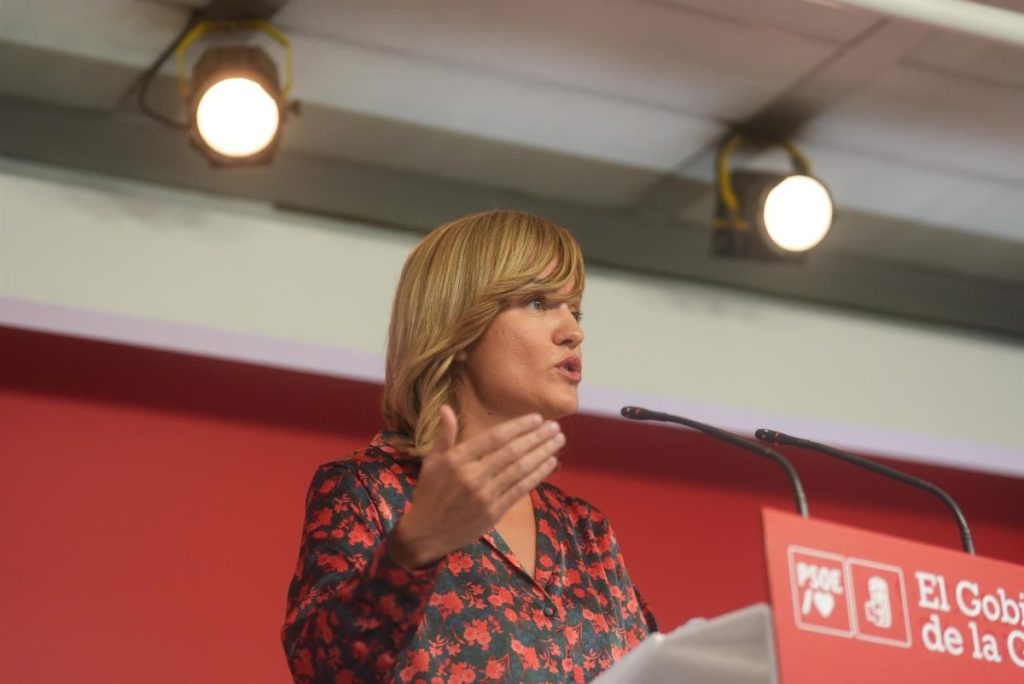 Primer plano de la portavoz de la Ejecutiva del PSOE y ministra de Educación y Formación Profesional, Pilar Alegría, aborda temas de la actualidad política como la renovación del CGPJ en declaraciones a los medios de comunicación.
