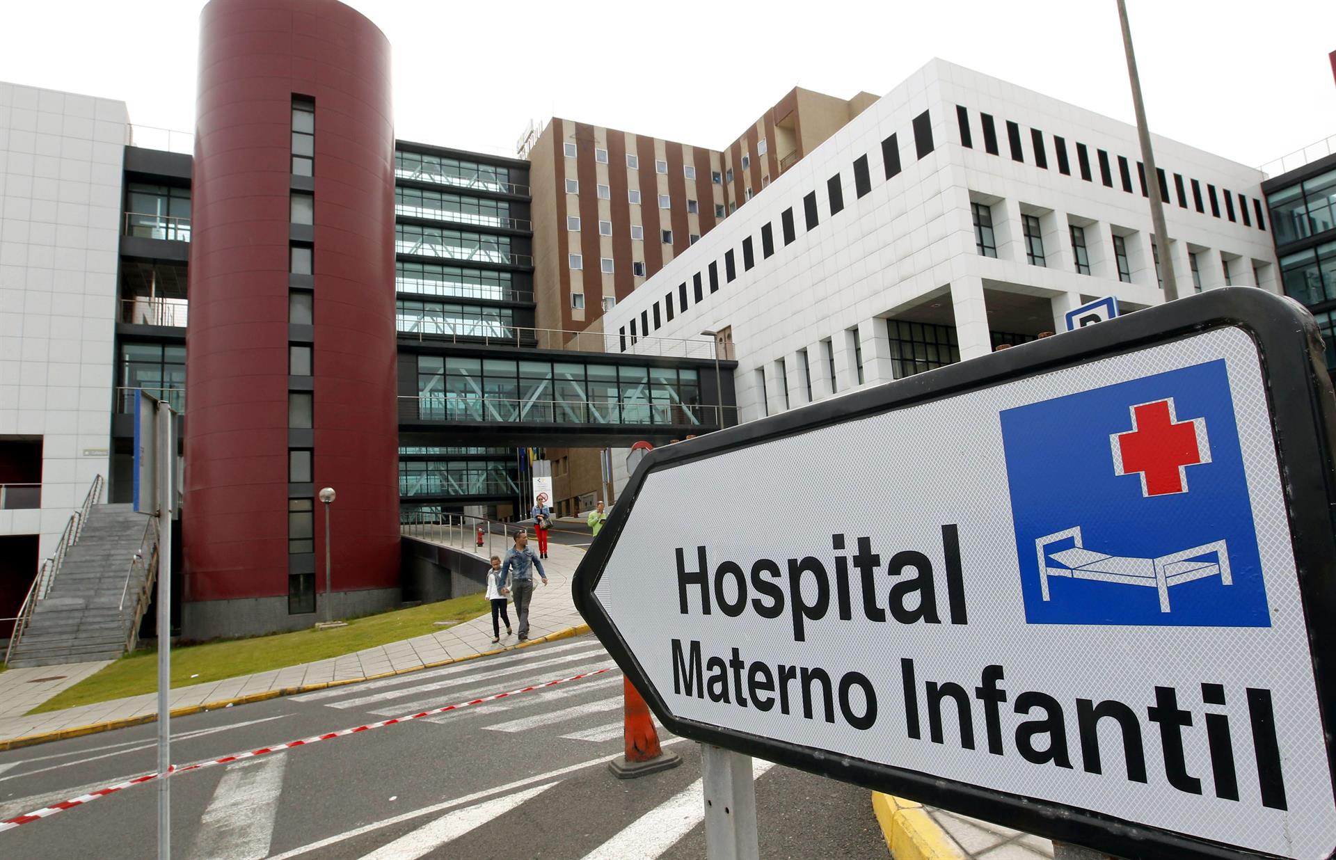 Fachada del Hospital Materno Infantil de Canarias, en Las Palmas de Gran Canaria. EFE/Elvira Urquijo A.