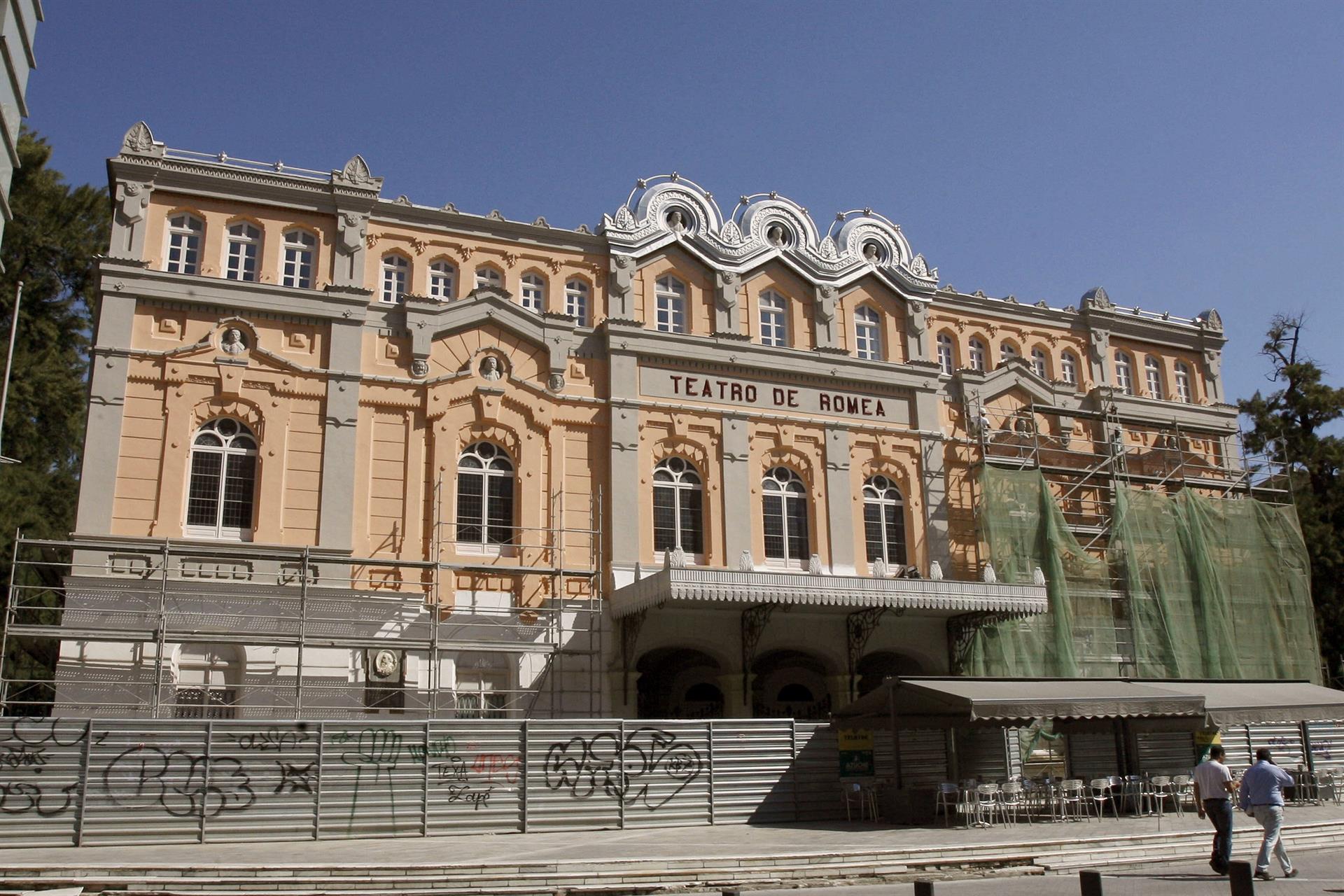 Imagen de archivo de la fachada principal del Teatro Romea de Murcia,. EFE/Juan Francisco Moreno