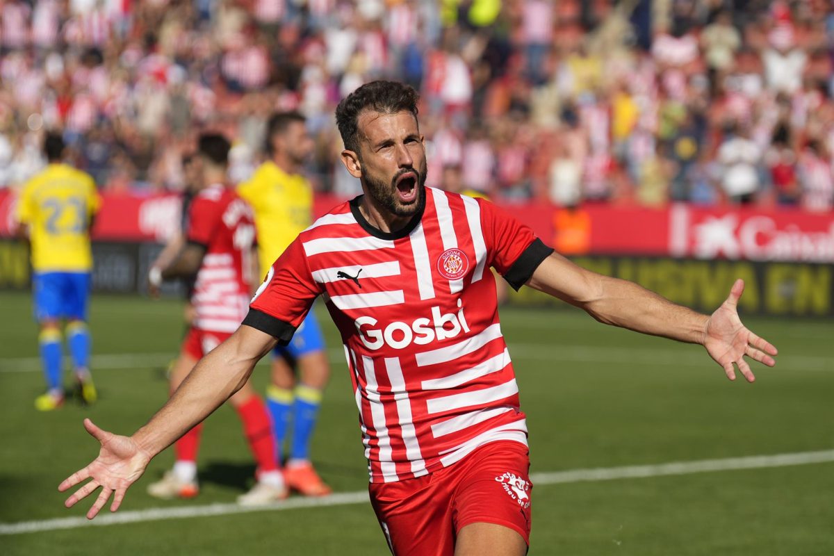 El delantero del Girona FC Cristhian Stuani celebra su gol ante el Cádiz.