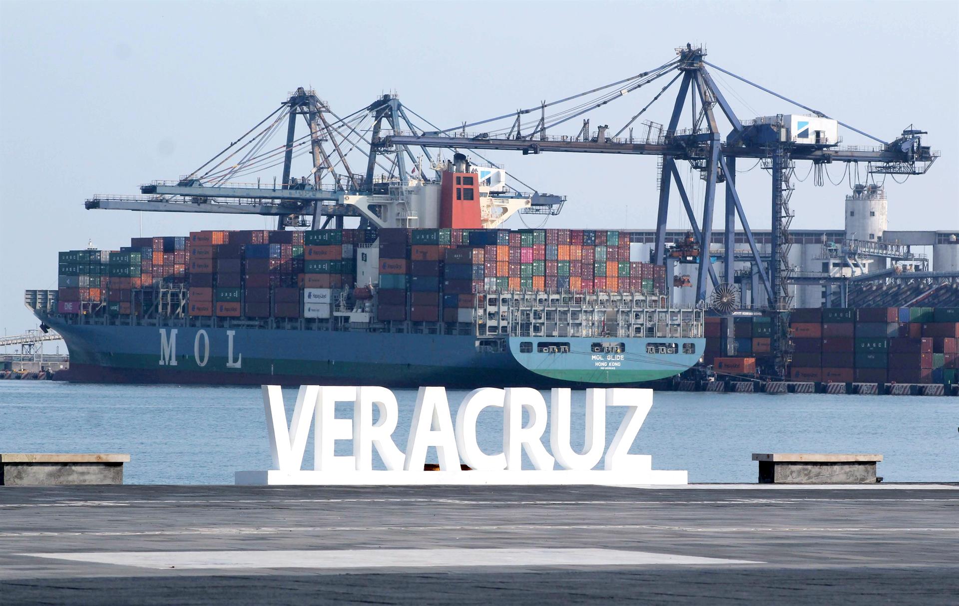 Fotografía de archivo de un contenedor en el Puerto de Veracruz (México). EFE/Víctor Yáñez