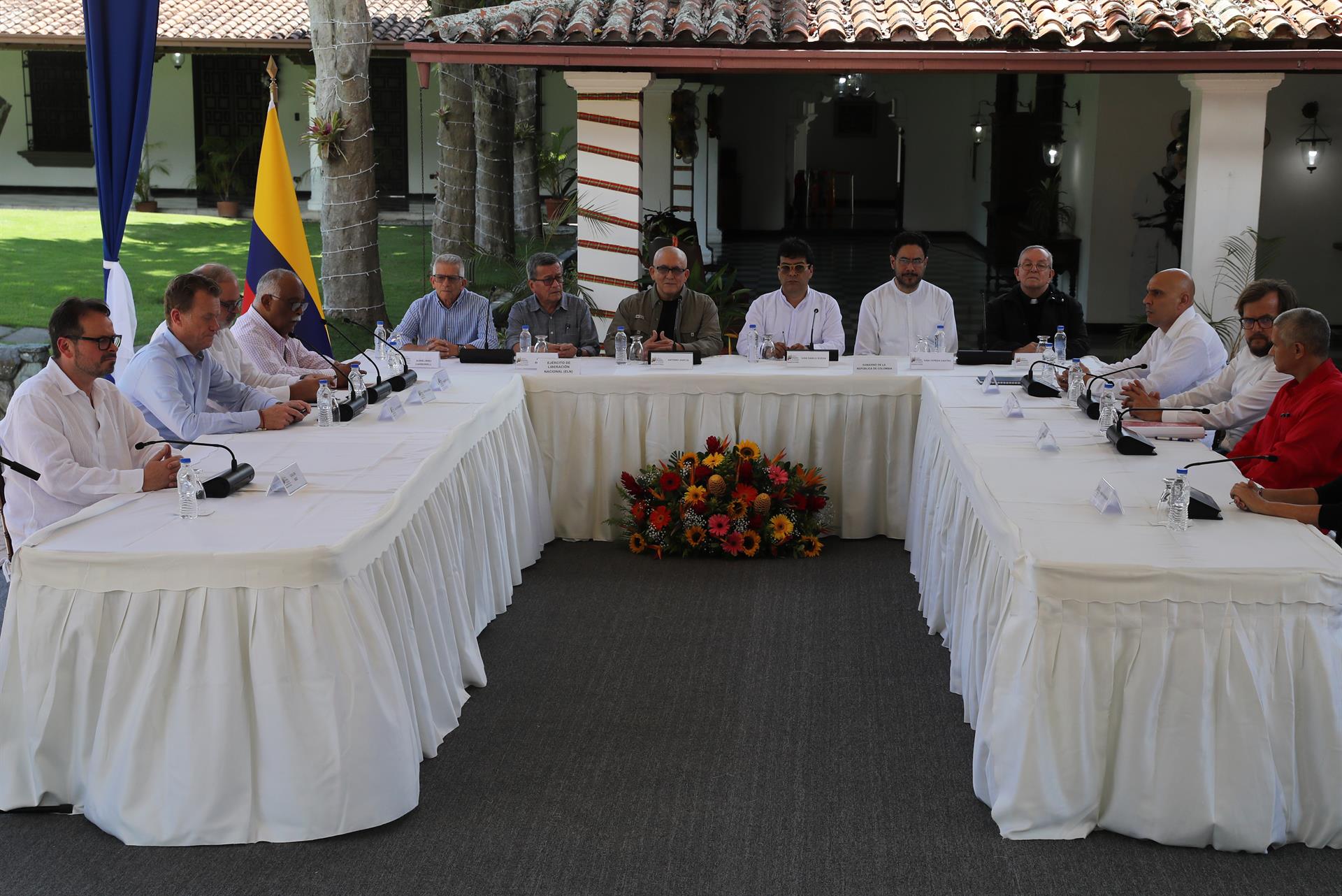 Vista general durante una reunión entre voceros del Gobierno de Colombia y voceros del Ejército de Liberación Nacional hoy, en Caracas (Venezuela). EFE/Miguel Gutiérrez