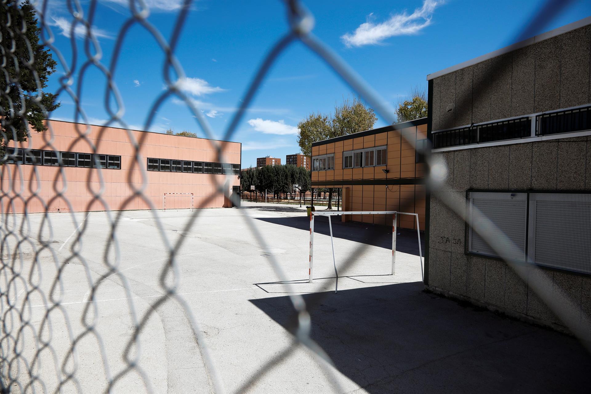 Vista parcial de un instituto. EFE/David Fernández/Archivo
