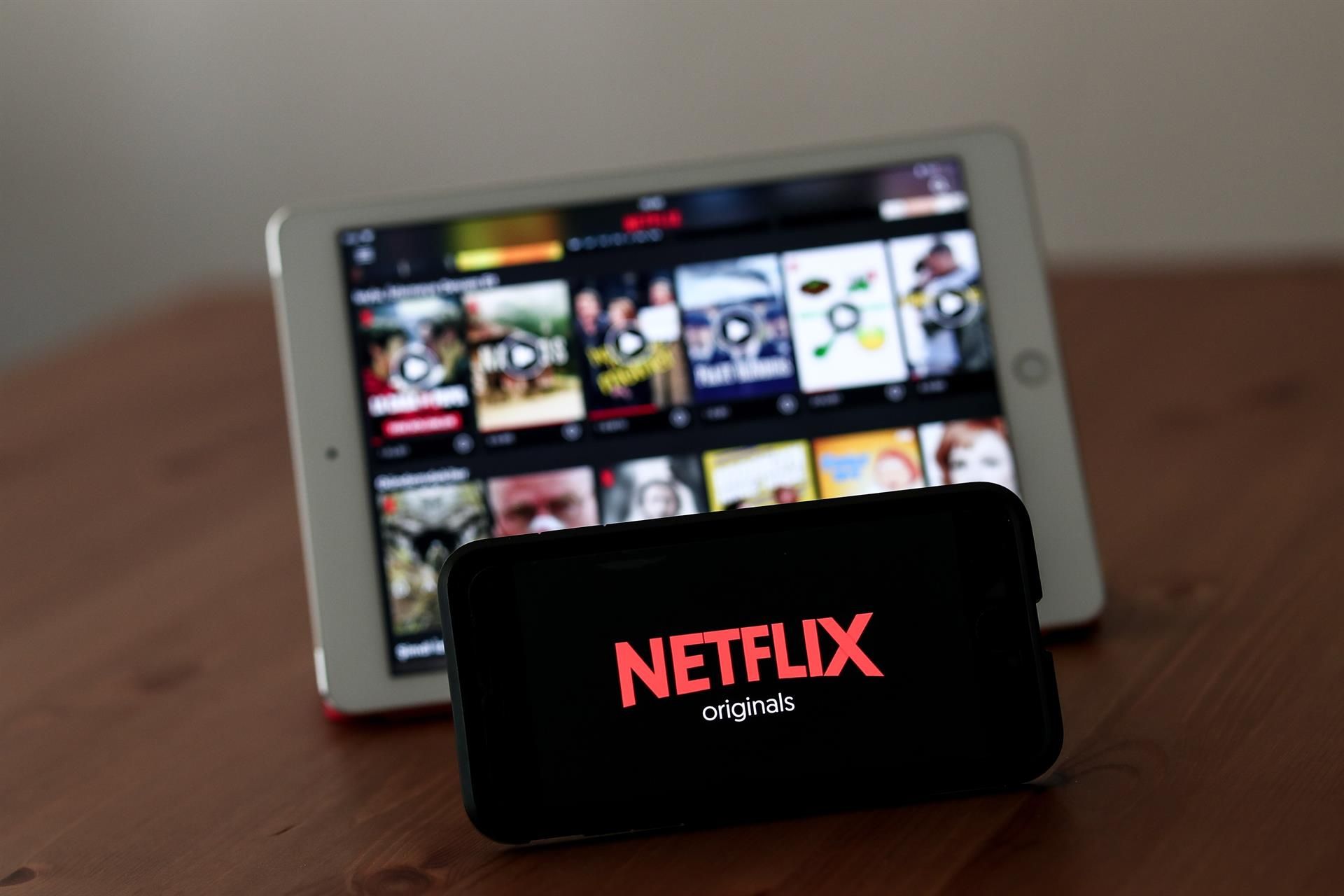 Vista de una pantalla que muestra el logo de Netflix, en una fotografía de archivo. EFE/Sedat Suna