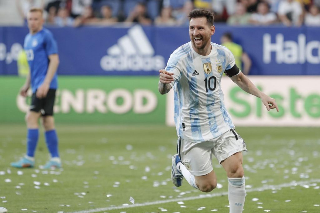 Messi, el jugador de la selección argentina, celebra un gol