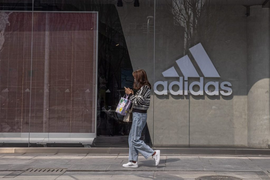 Adidas anuncia menor beneficio en los resultados hasta septiembre