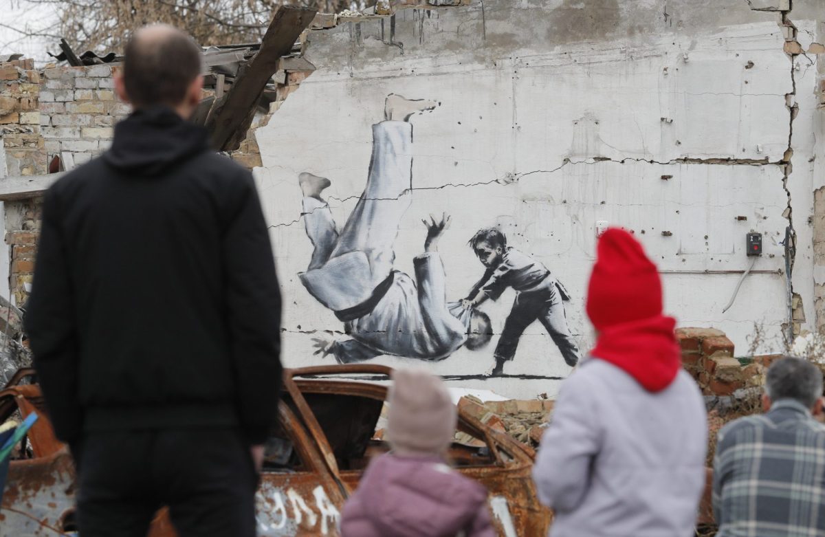 Banksy pinta siete murales en Ucrania