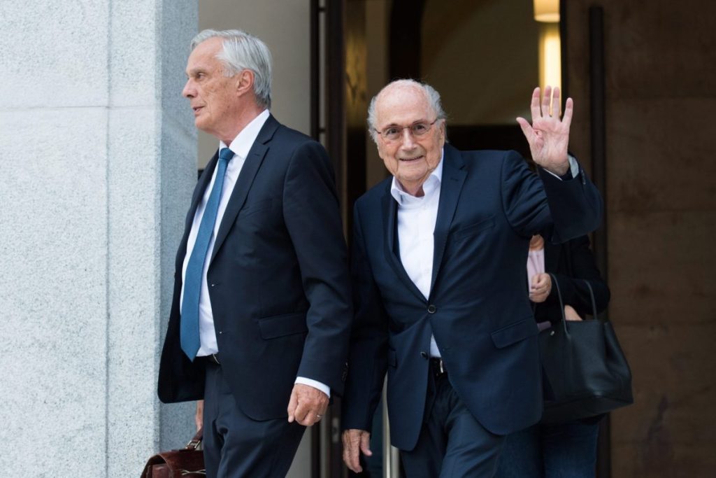 Blatter culpa a Platini del "error" de conceder el Mundial de fútbol a Qatar