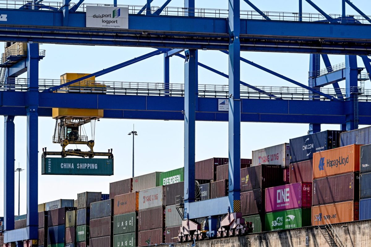 Contenedores en el puerto alemán de Duisburg., cuando se pronostica un retroceso del PIB en Alemania
