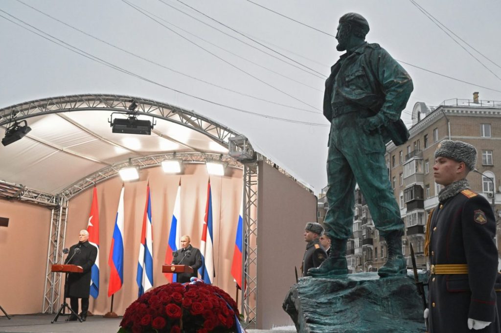 Rusia Cuba se reúnen en Moscú para inaugurar una estatua de Fidel Castro