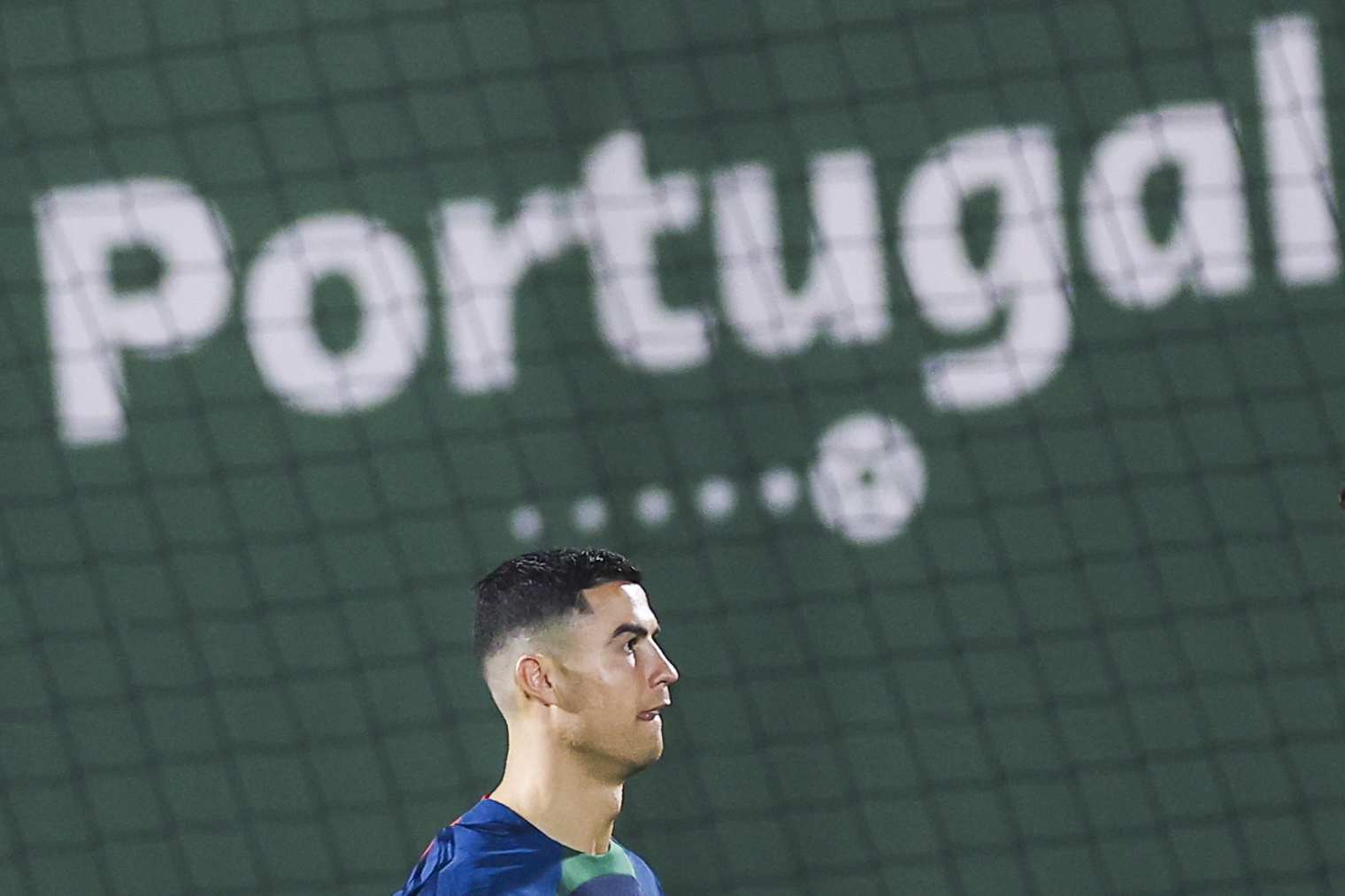 El jugador de la selección portuguesa de fútbol, Cristiano Ronaldo, en un entrenamiento en Catar.