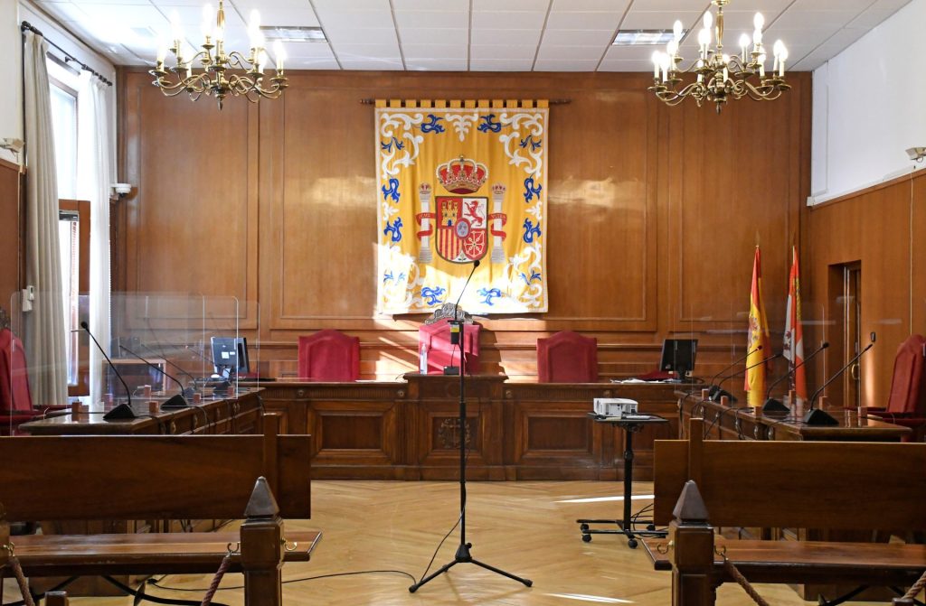 Vista de la Audiencia de Segovia momentos antes del inicio de un juicio por explotación sexual. 
