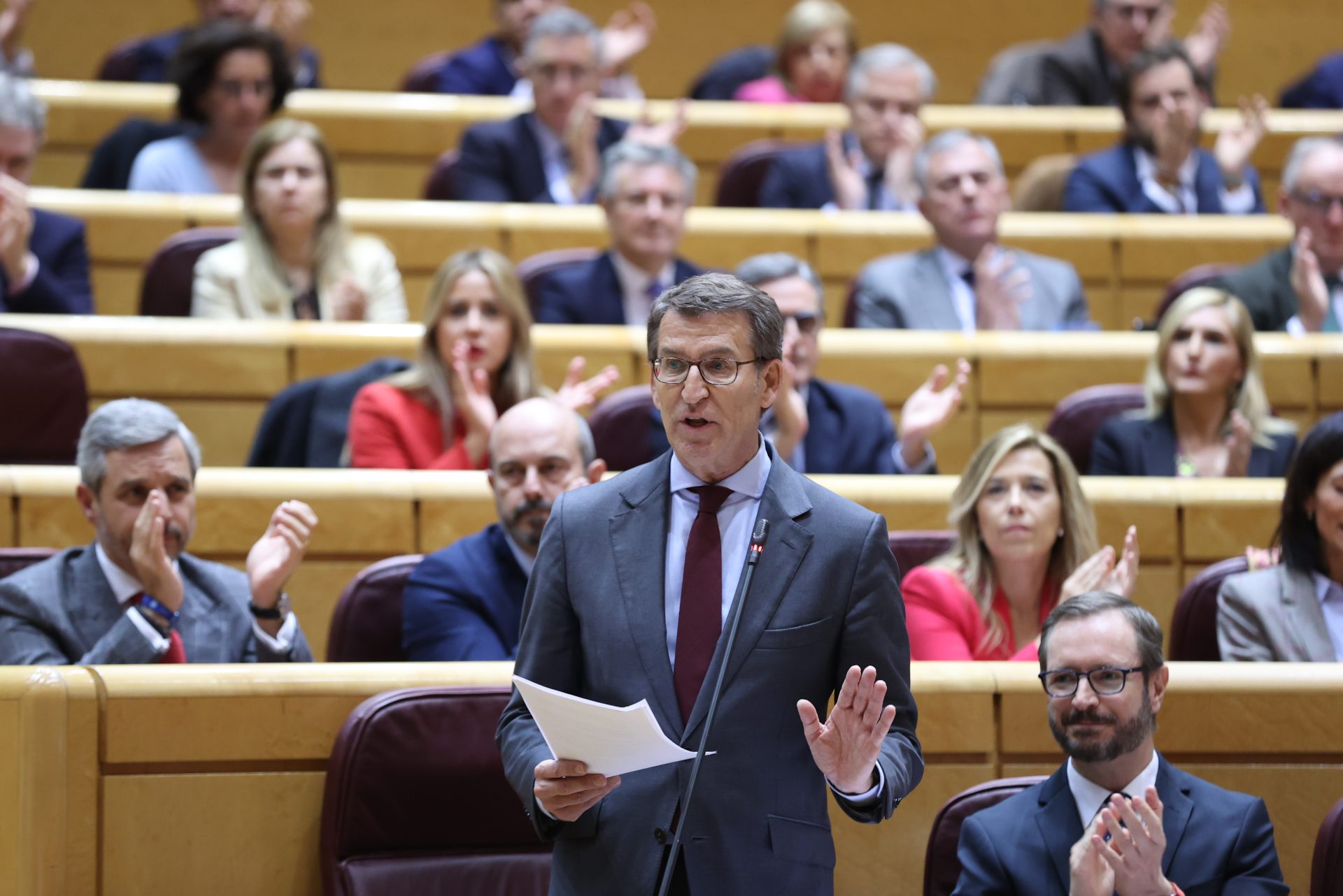 El líder del PP, Alberto Núñez Feijóo, interviene en el pleno del Senado donde tendrá lugar otro cara a cara con Pedro Sánchez.