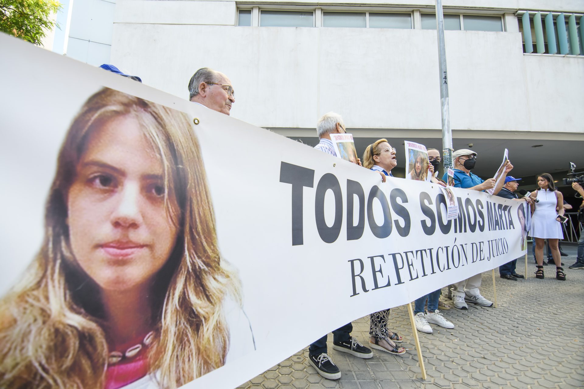 El padre de Marta del Castillo dice que es "de vergüenza" que se cierre la búsqueda de su hija