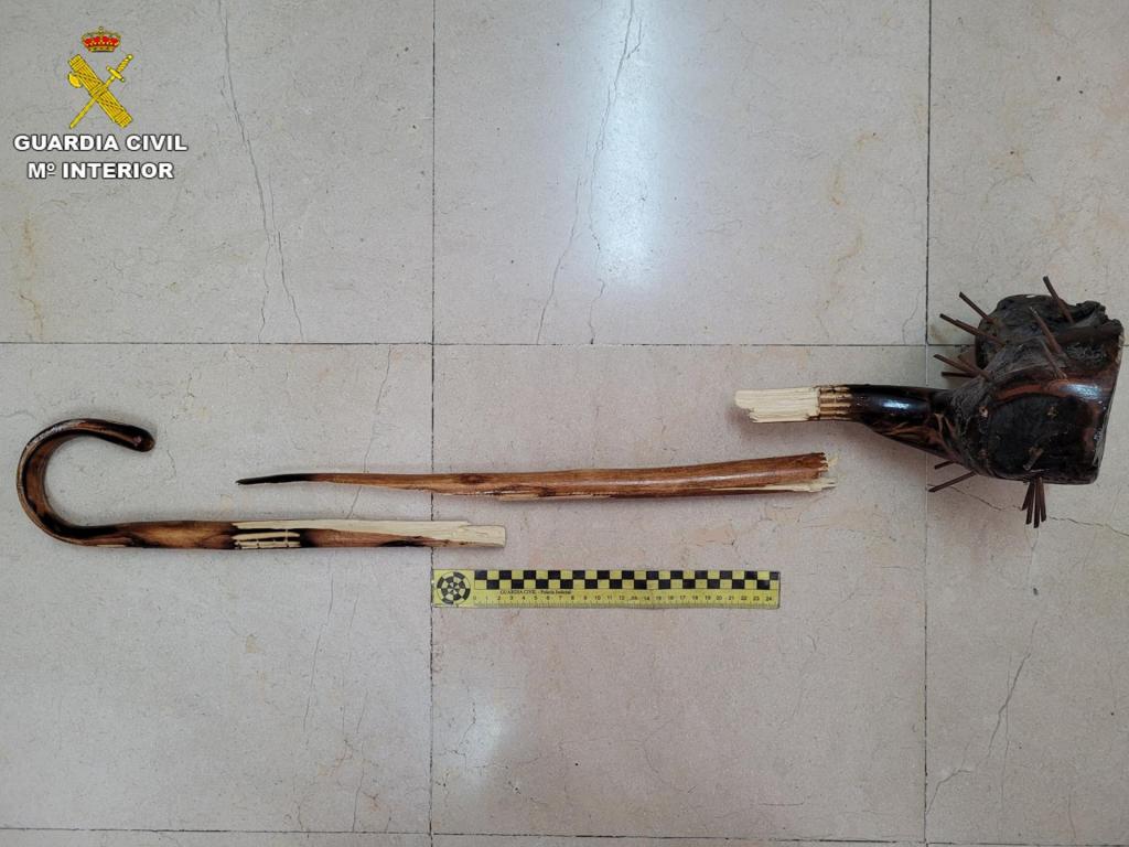 Armas caseras intervenidas al detenido, en una imagen difundida por la Policía Nacional.
