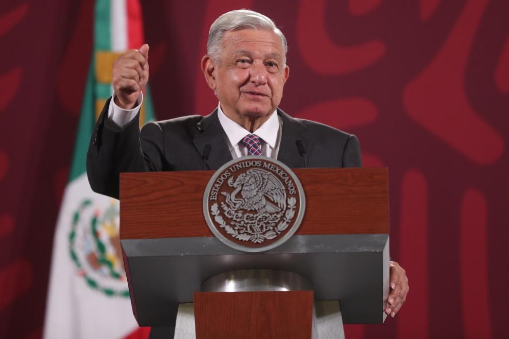 El presidente de México, Andrés Manuel López Obrador, habla durante una rueda de prensa hoy, en el Palacio Nacional, en Ciudad de México (México). EFE/Sáshenka Gutiérrez
