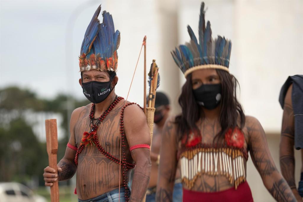 Indígenas de la etnia Munduruku de Brasil, en una fotografía de archivo. EFE/Joédson Alves
