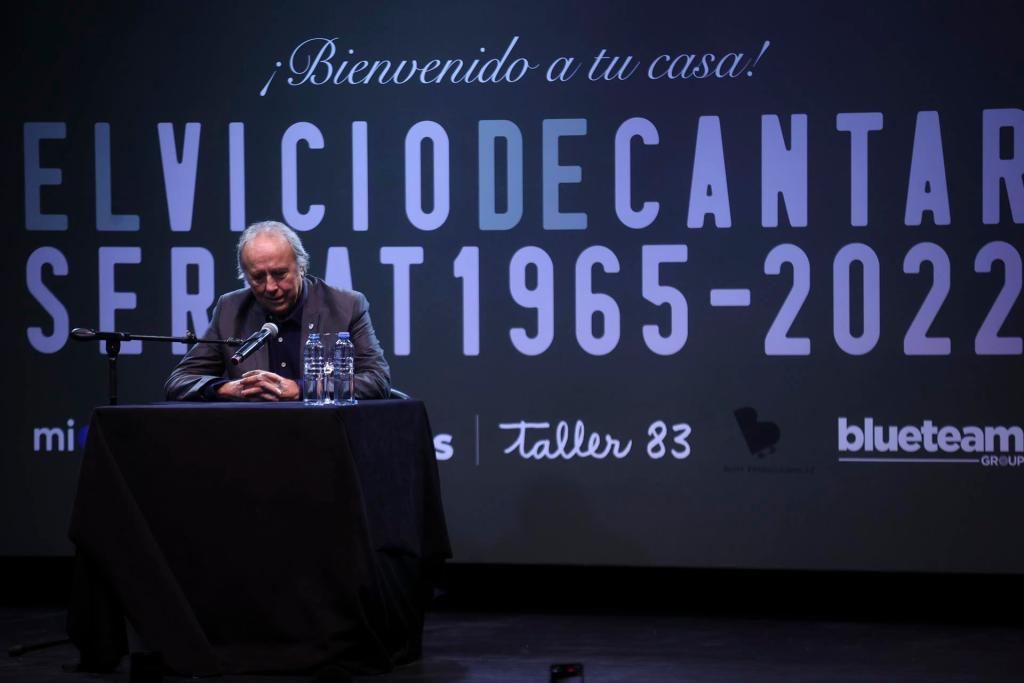 El cantautor español Joan Manuel Serrat ofrece una rueda de prensa hoy, en Buenos Aires (Argentina). EFE/Juan Ignacio Roncoroni