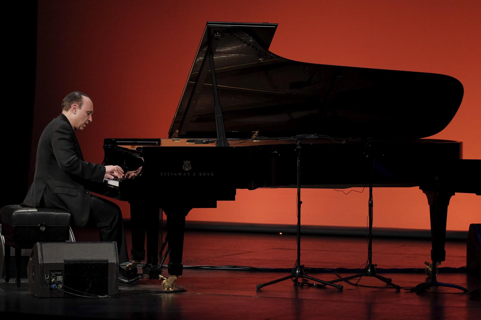 Foto de archivo del pianista dominicano Michel Camilo tomada durante el concierto que ofreció en el Teatro Pérez Galdós de Las Palmas de Gran Canaria en marzo de 2016. EFE/Ángel Medina G.