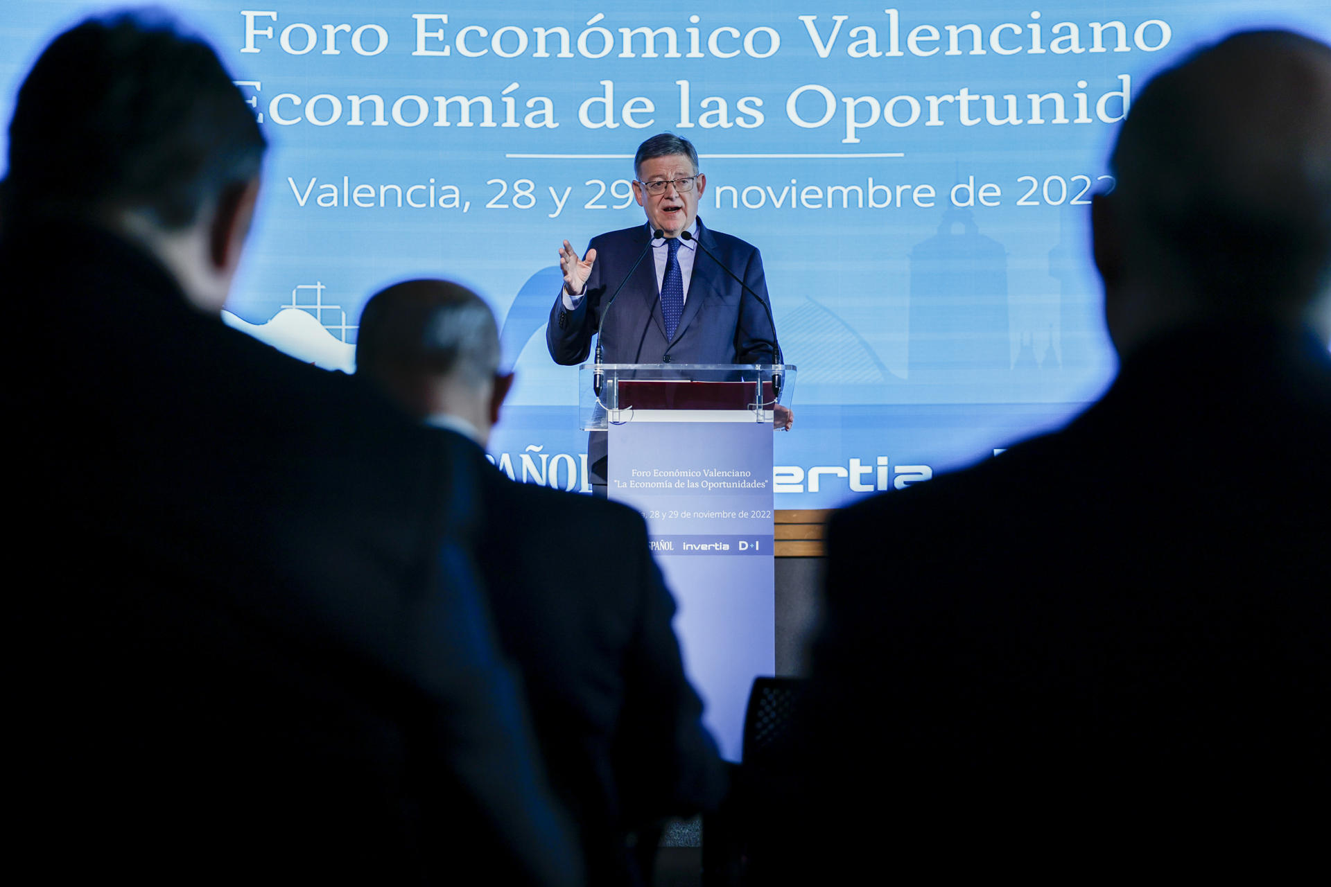 VALENCIA, 29/11/2022.- El president de la Generalitat, Ximo Puig, participa en la apertura del I Foro Económico Valenciano "La economía de las oportunidades", organizado por El Español, Invertia y D+I.EFE/ Biel Aliño
