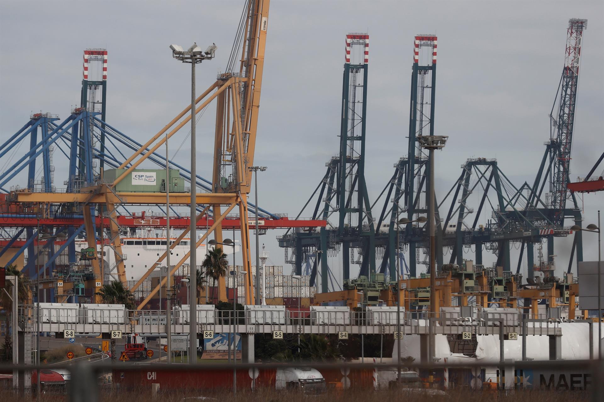 Vista parcial del puerto de València, en una imagen de archivo. EFE/Kai Försterling