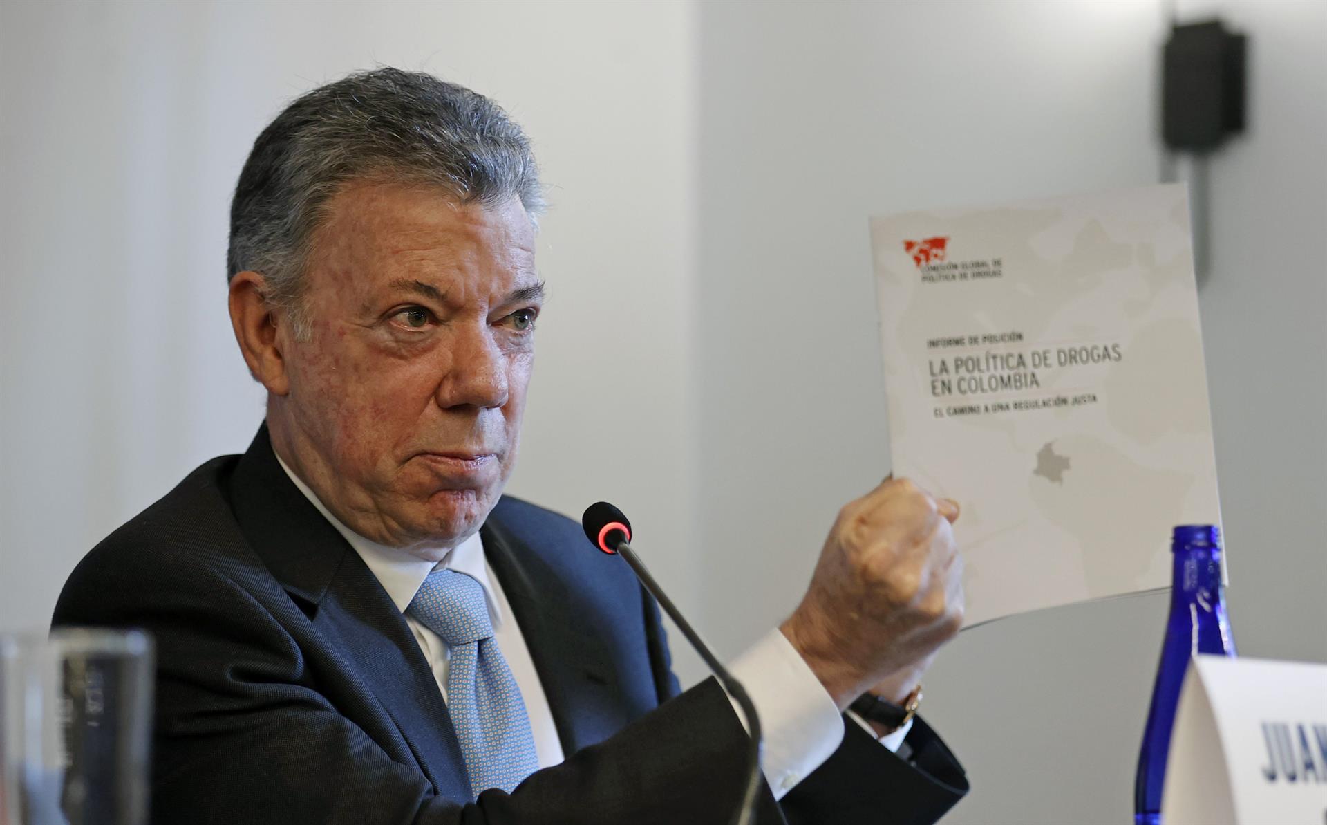 El expresidente colombiano Juan Manuel Santos habla durante la presentación del informe sobre Colombia de la Comisión Global de Política de Drogas, hoy en Bogotá (Colombia). EFE/Mauricio Dueñas Castañeda