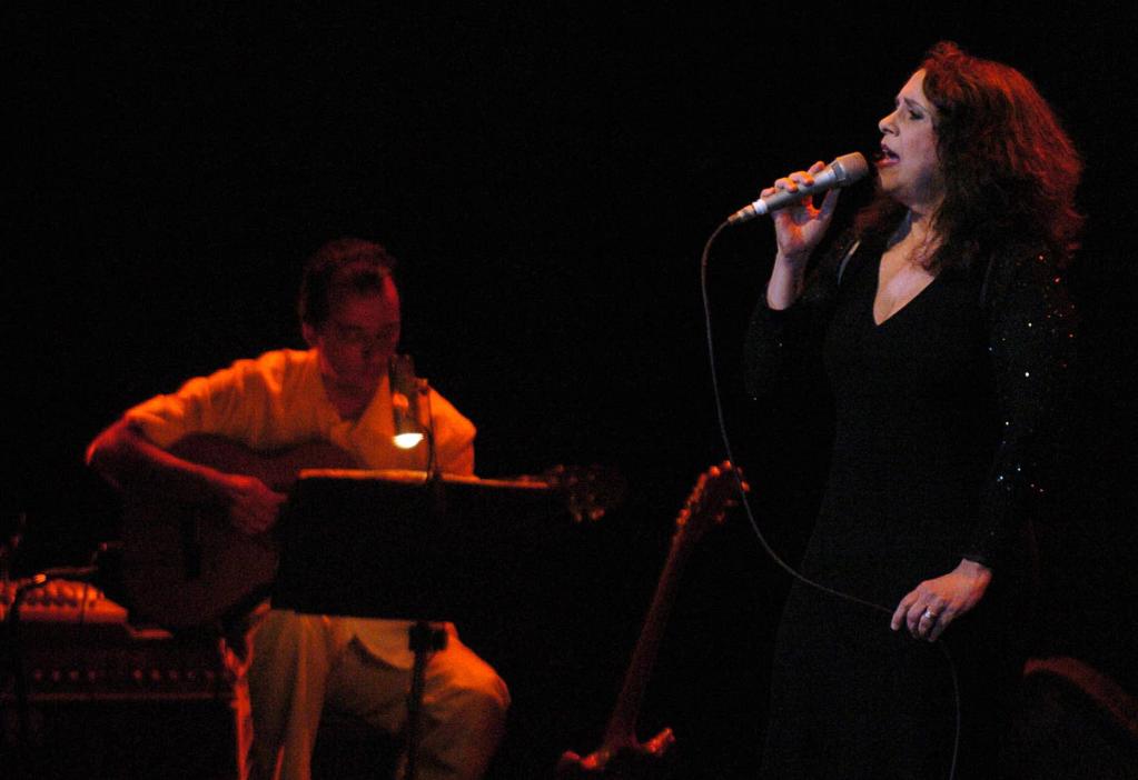 Fotografía de archivo que muestra a la cantante brasileña Gal Costa. EFE/Miguel Menéndez V.
