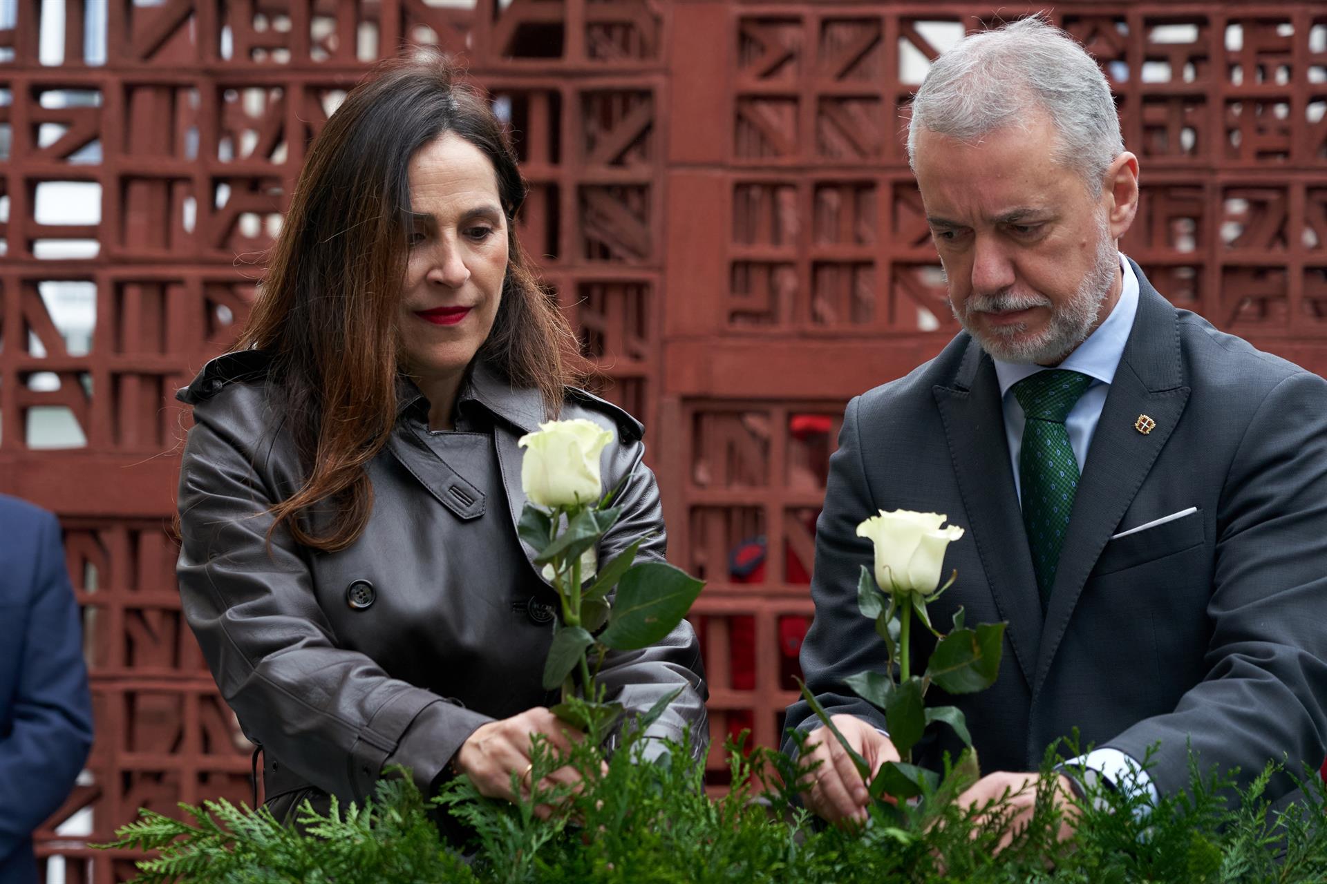 El Parlamento Vasco celebra el Día de la Memoria